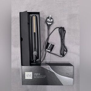 NEW IN BOX ghd Flat Iron Hair Straightener type G plug (UK)